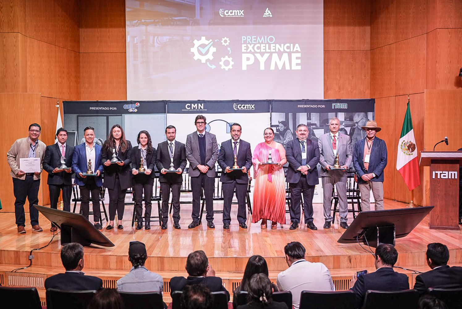 Pymes mexicanas reciben el Premio a la Excelencia Pyme otorgado por el CCMX Premio Pyme2