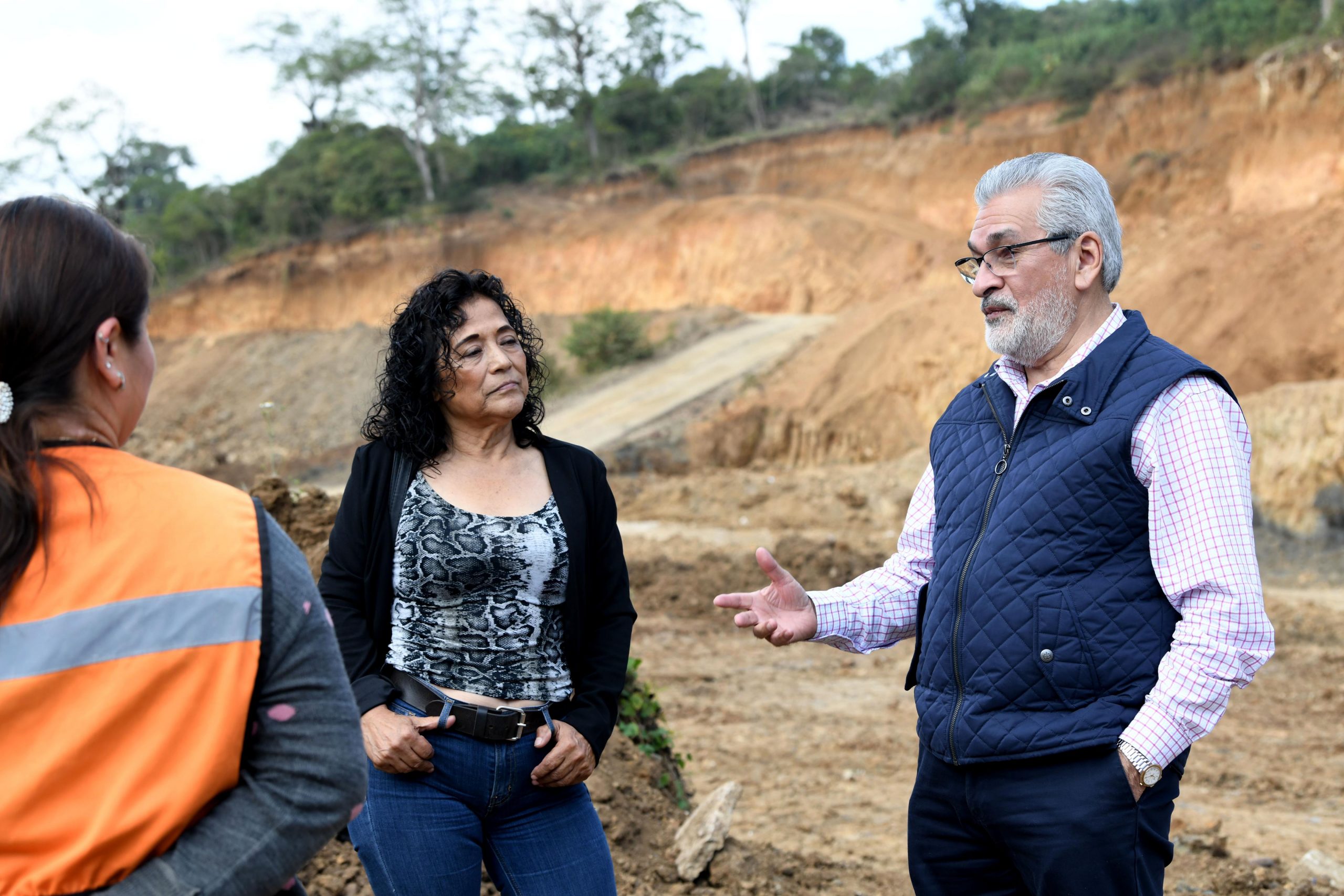 Alberto Islas, alcalde de Xalapa, invita a la ciudadanía para reducir desechos de un solo uso relleno sanitario