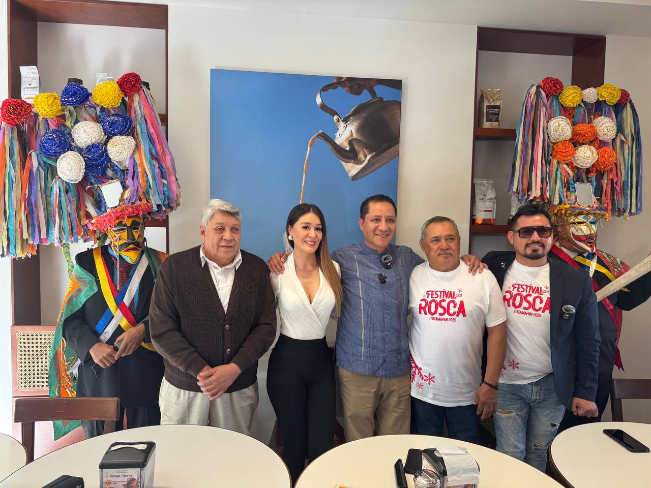 Ismael Tlaxcalteco invita a la partida de Rosca de Reyes en Tuzamapan photo_5715077574085945296_y