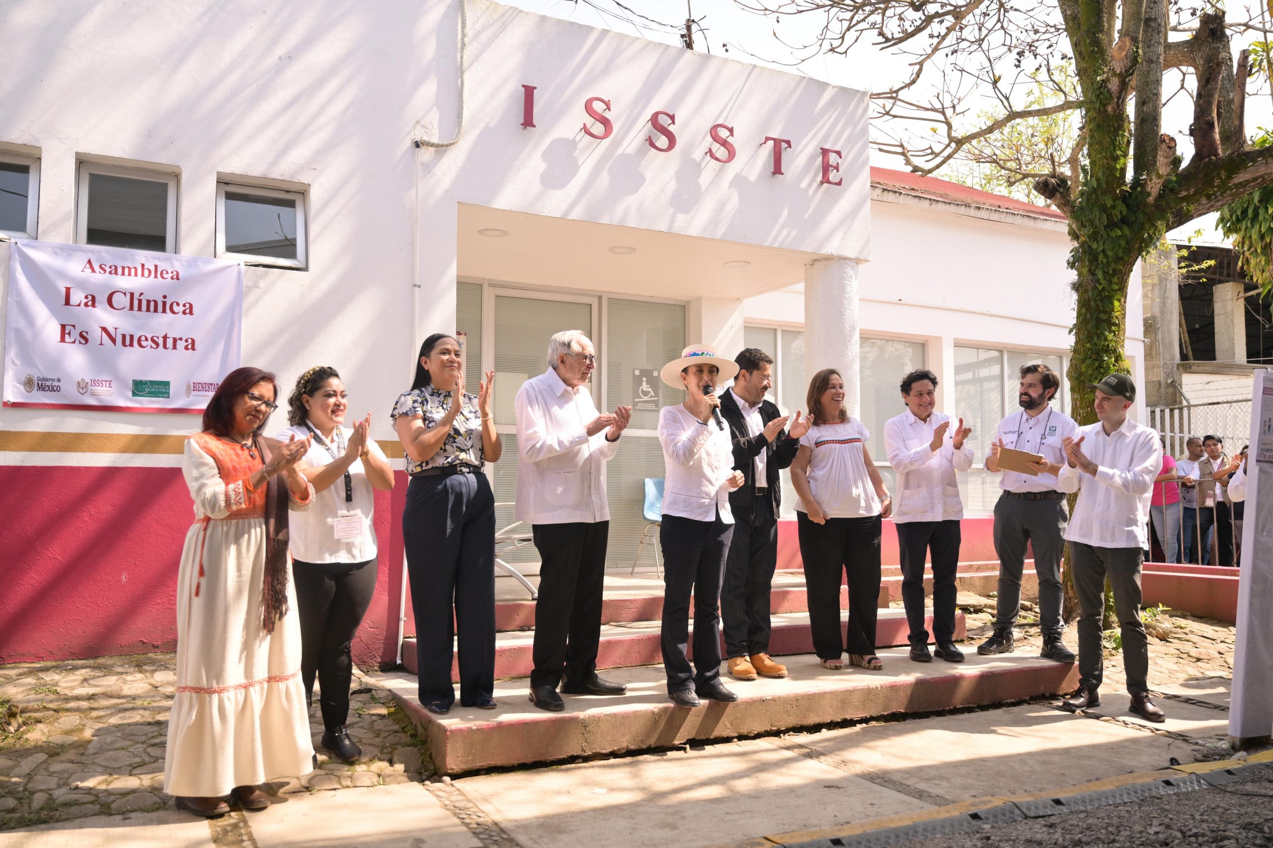 Sheinbaum y Nahle ponen en marcha La Clínica es nuestra en Veracruz Rocío y Claudia