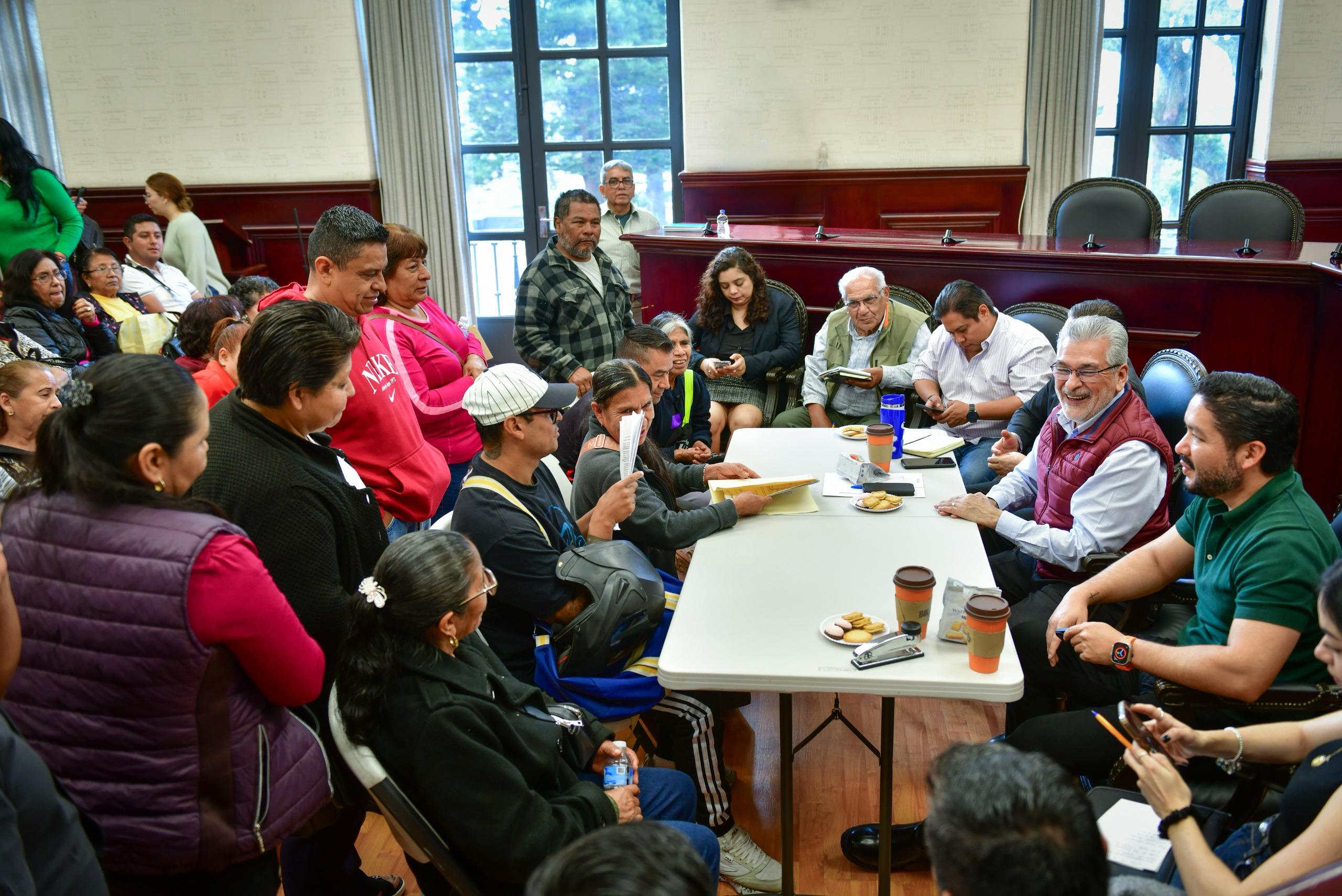 Brinda Alberto Islas atención directa a la población WhatsApp Image 2025-02-17 at 14.12.41