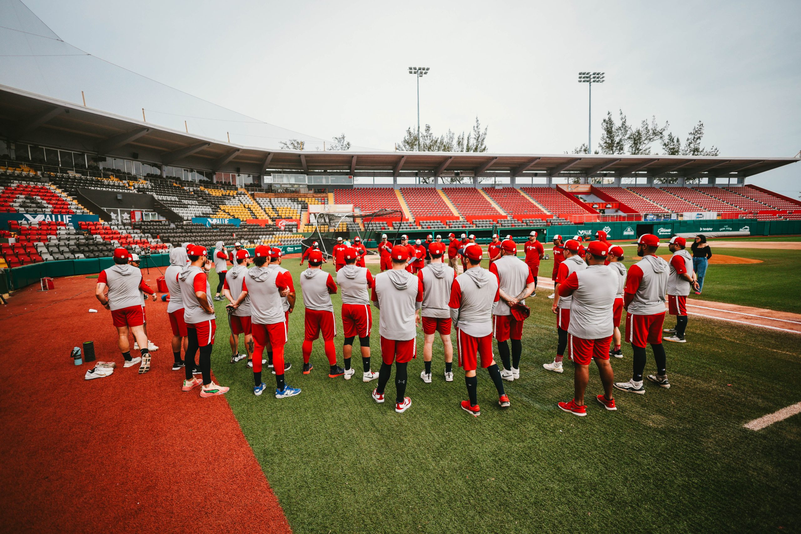 Reporta Dinelson Lamet y Daniel Montaño en el Águila de Veracruz Águila de Veracruz-01