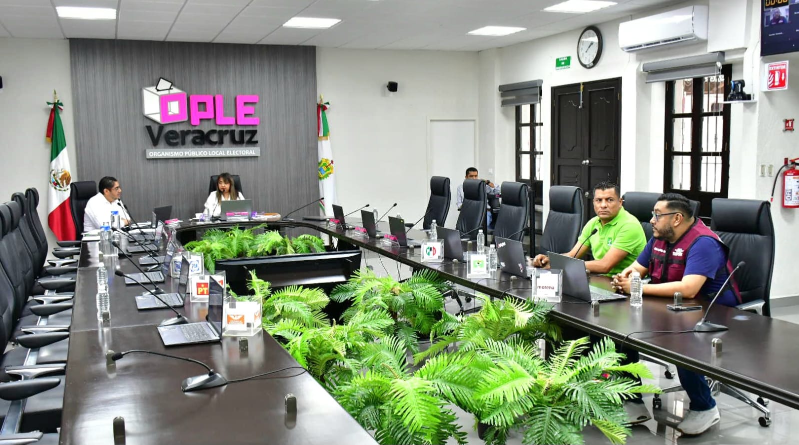 Consejo General del OPLE Veracruz aprueba designaciones de personas funcionarias de los consejos municipales OPLE