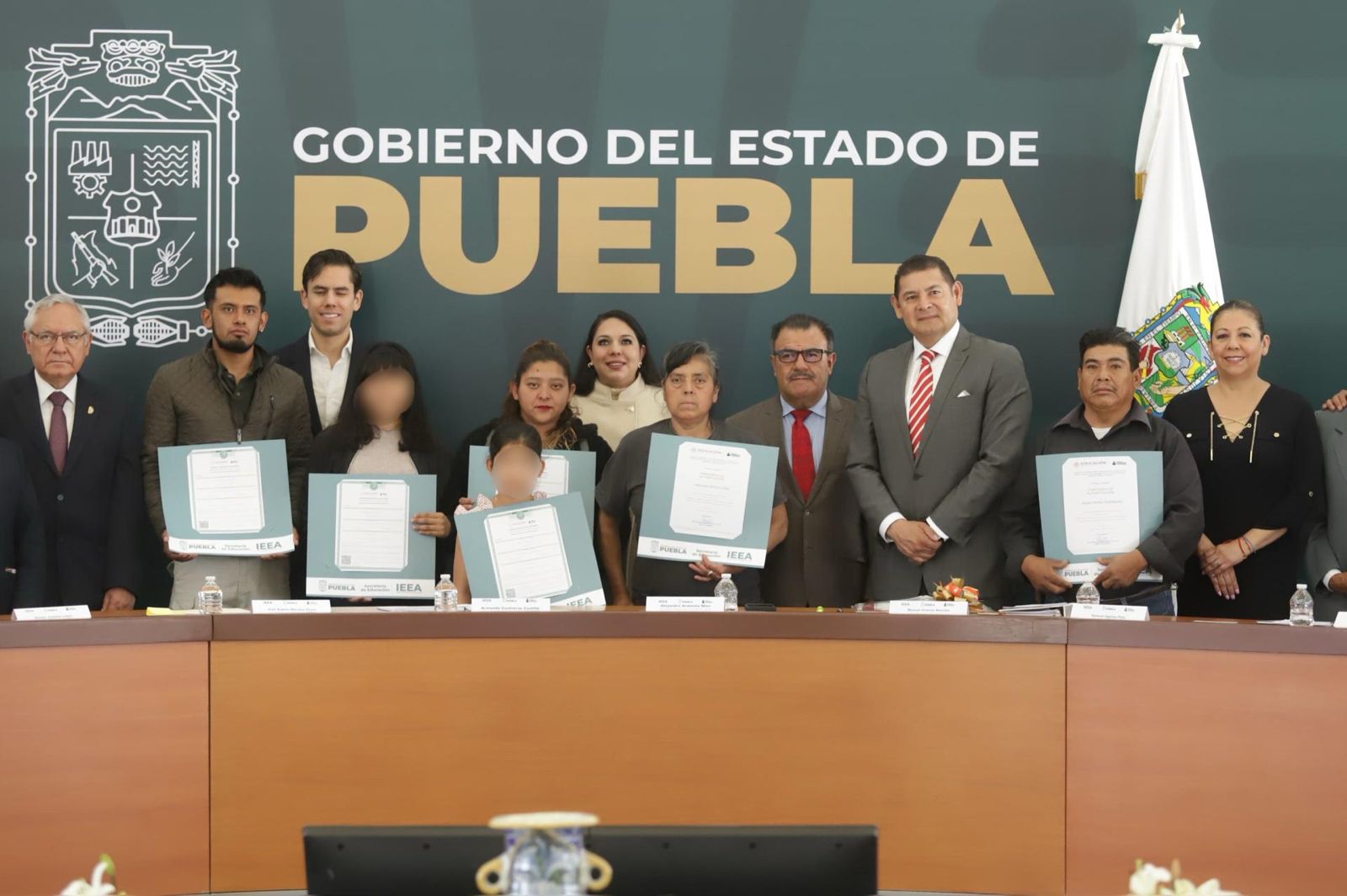 Puebla será primer estado en levantar la "Bandera Blanca" en analfabetismo con jornadas de alfabetización WhatsApp Image 2025-03-17 at 15.22.00