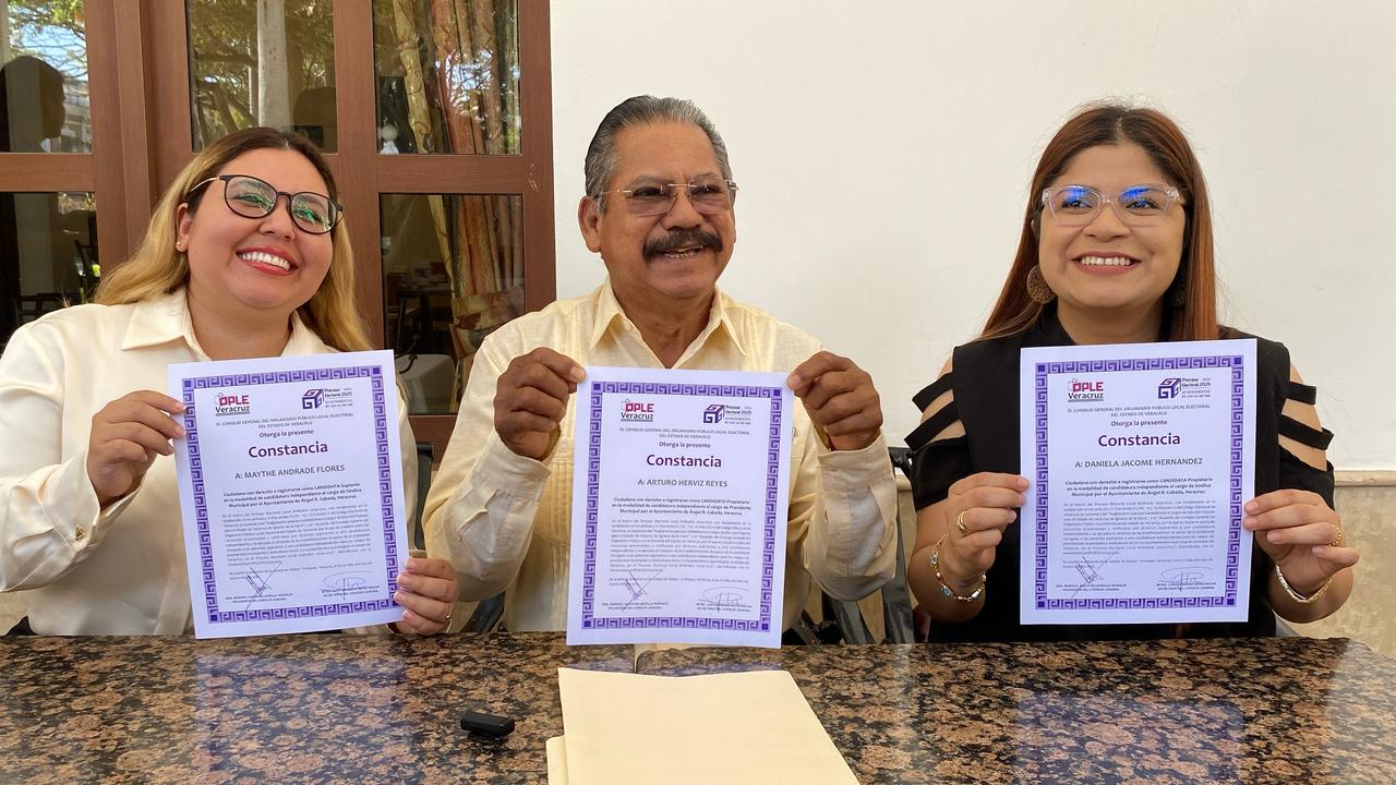 Entrega OPLE constancia para candidatura independiente a Arturo Herviz Arturo Hervis