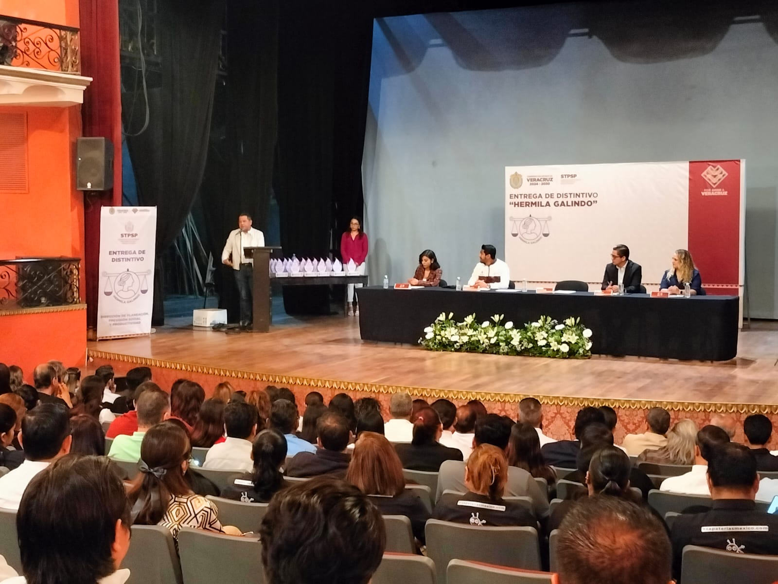 Córdoba, sede de la entrega del distintivo "Hermila Galindo" WhatsApp Image 2025-03-20 at 16.09.18