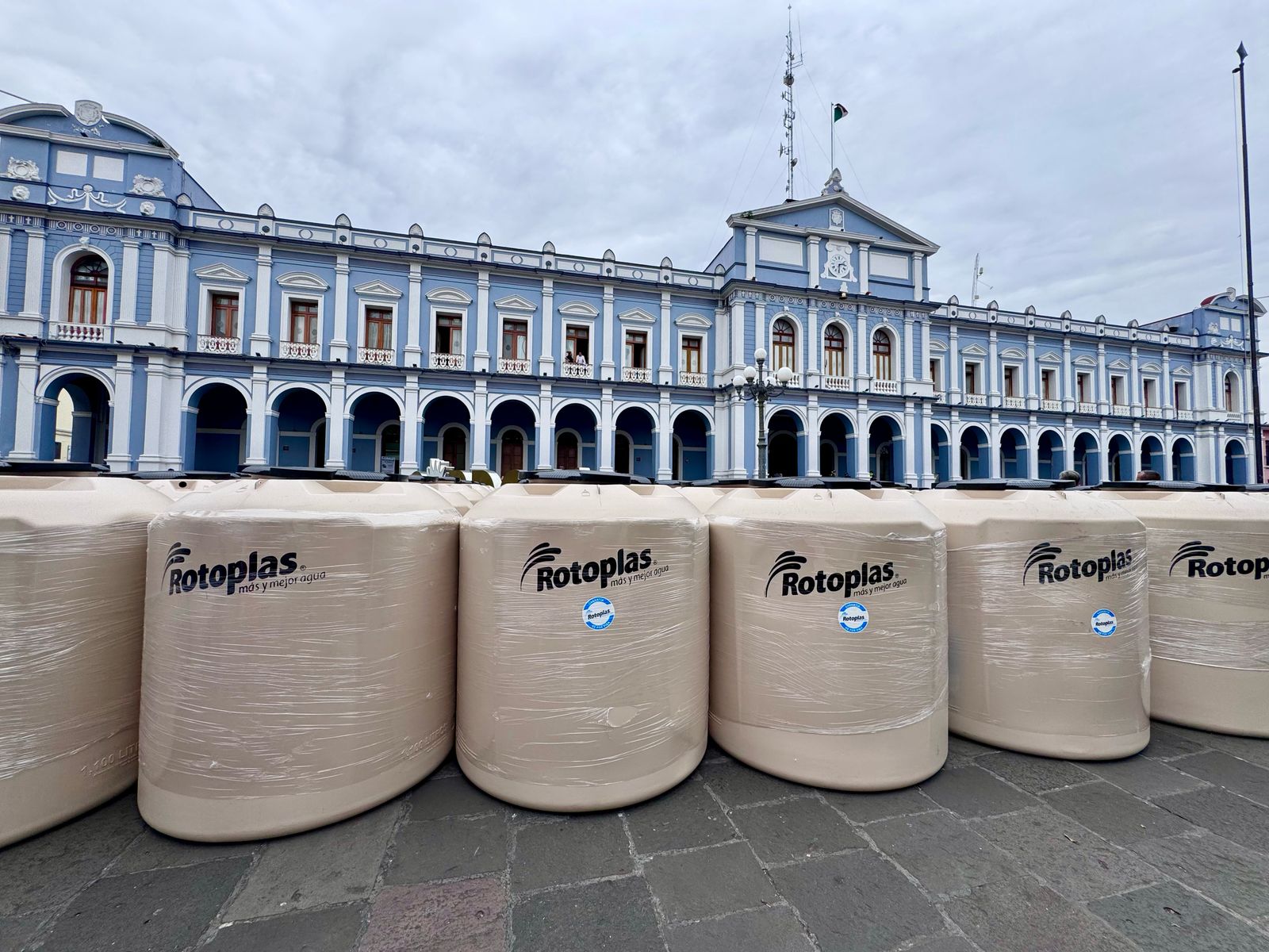 Adquieren 225 familias artículos a bajo costo del programa de mejoramiento a la vivienda tinacos-rotoplas