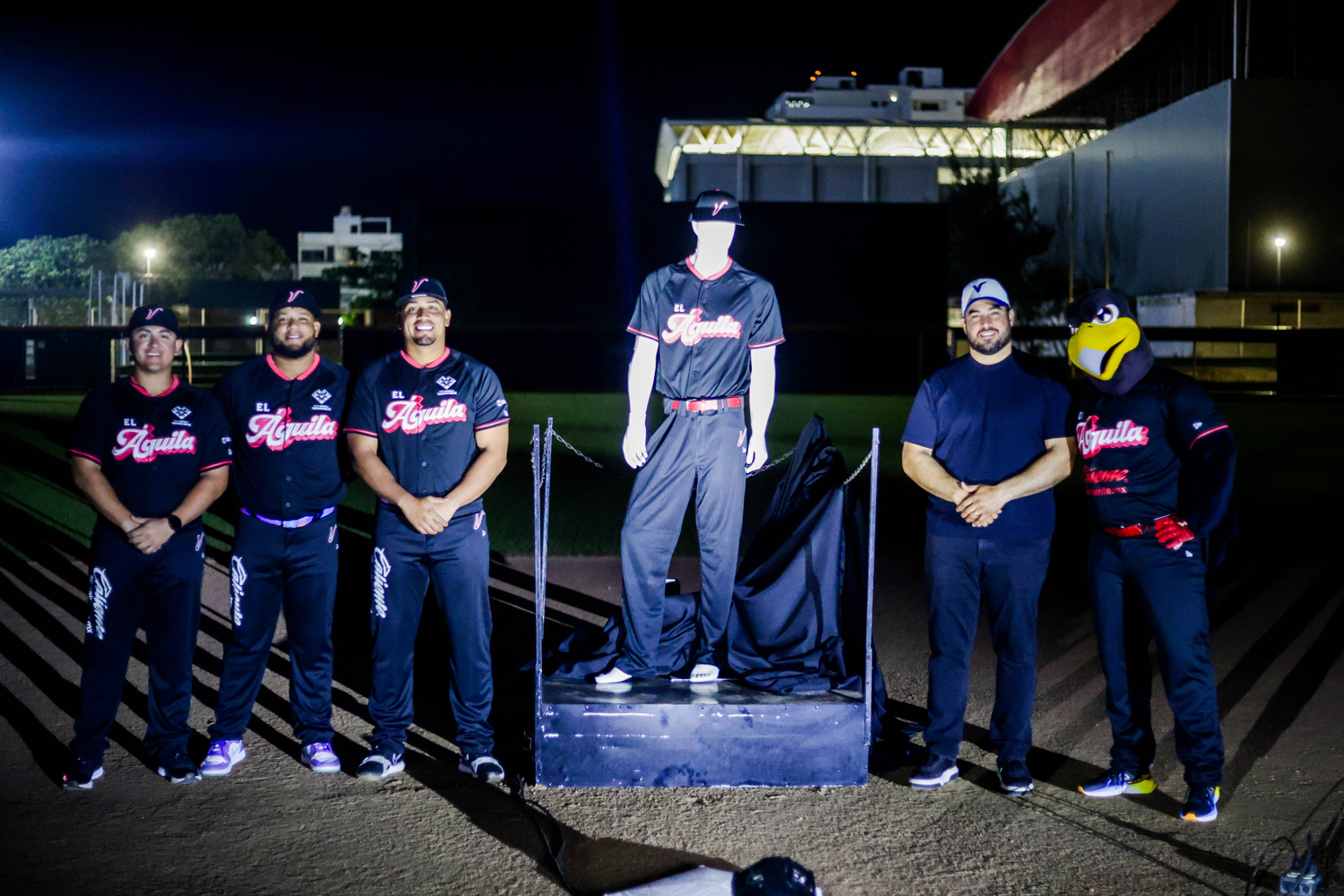 PRESENTACIÓN UNIFORME NEW ERA 09 ABR 25-3588