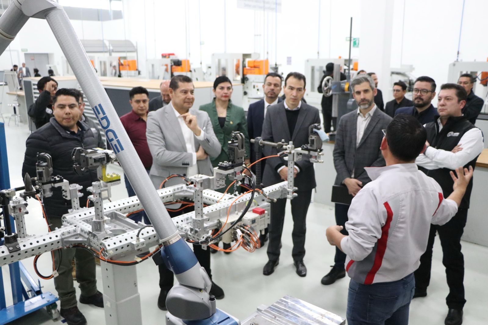 Olinia se queda en Puebla, inició la construcción del Centro de Diseño Armenta Mier