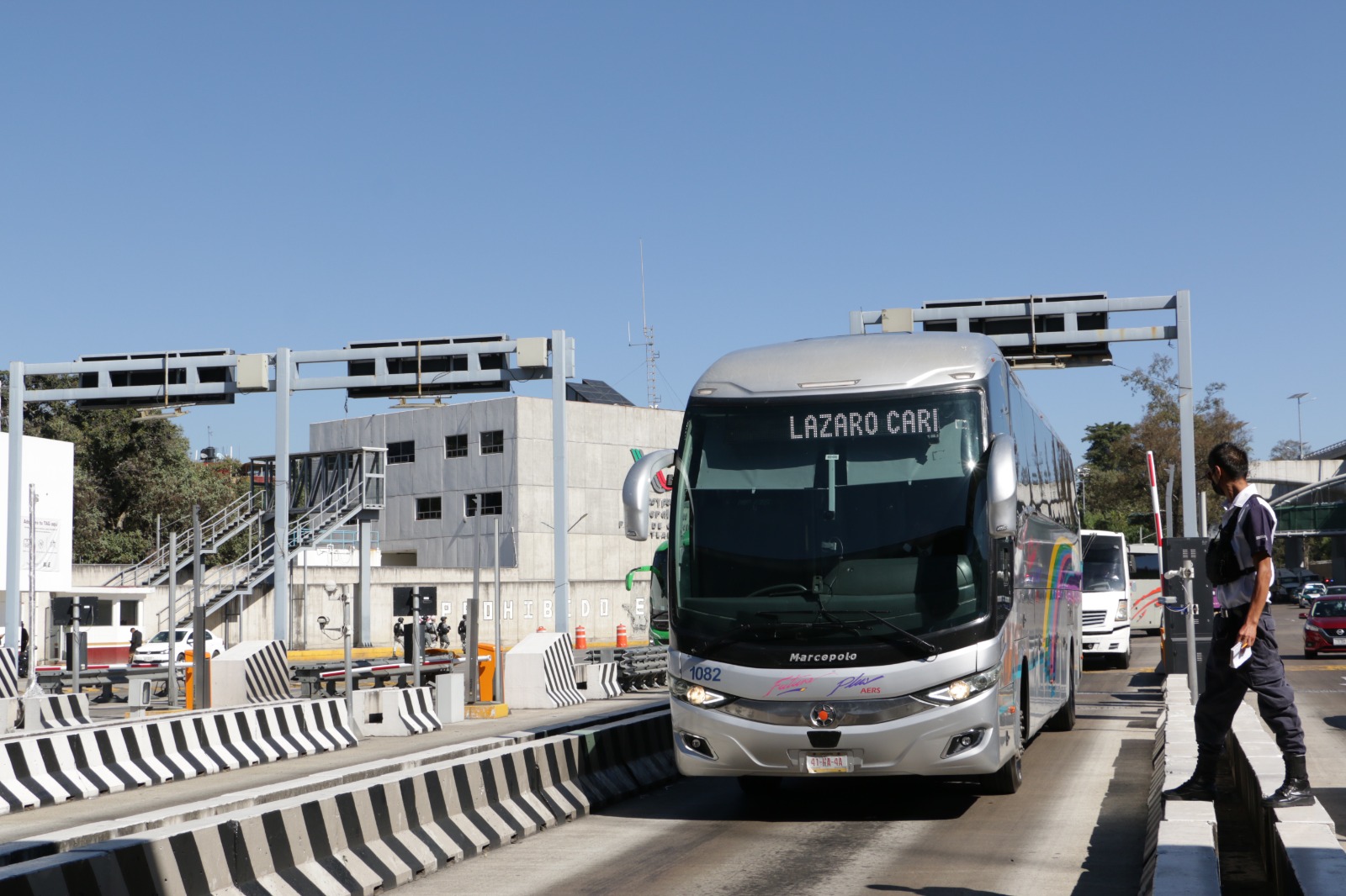 Estudiantes y maestros tendrán descuentos en camiones y trenes durante Semana Santa Autobús-pasajeros-vacaciones