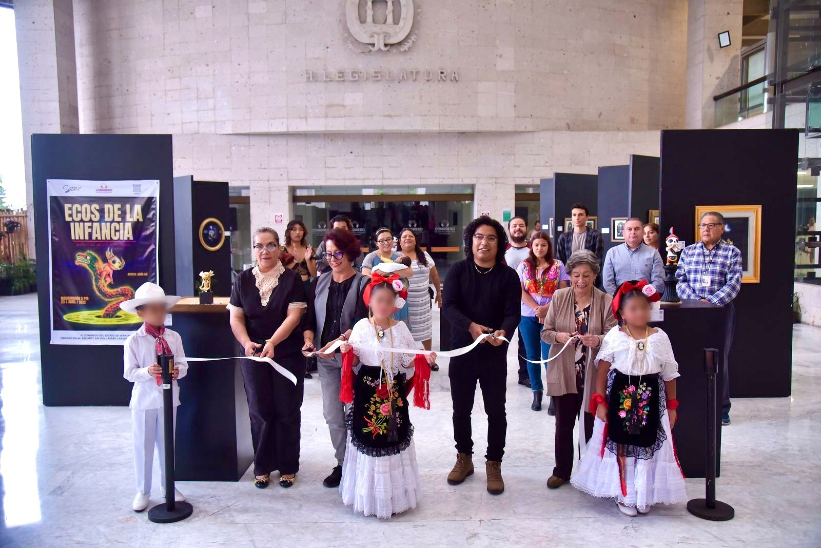 Inauguran en el Congreso la exposición Ecos de la Infancia WhatsApp Image 2025-04-23 at 19.18.03