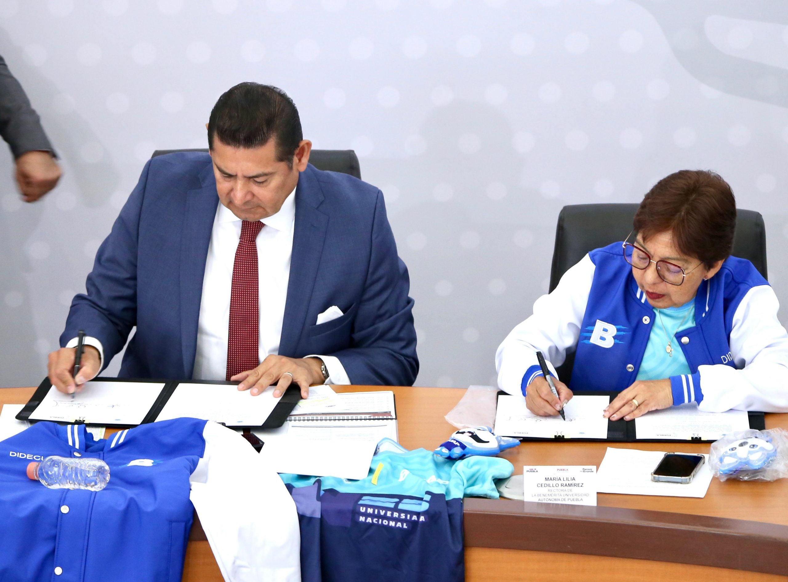 Armenta y Lilia Cedillo