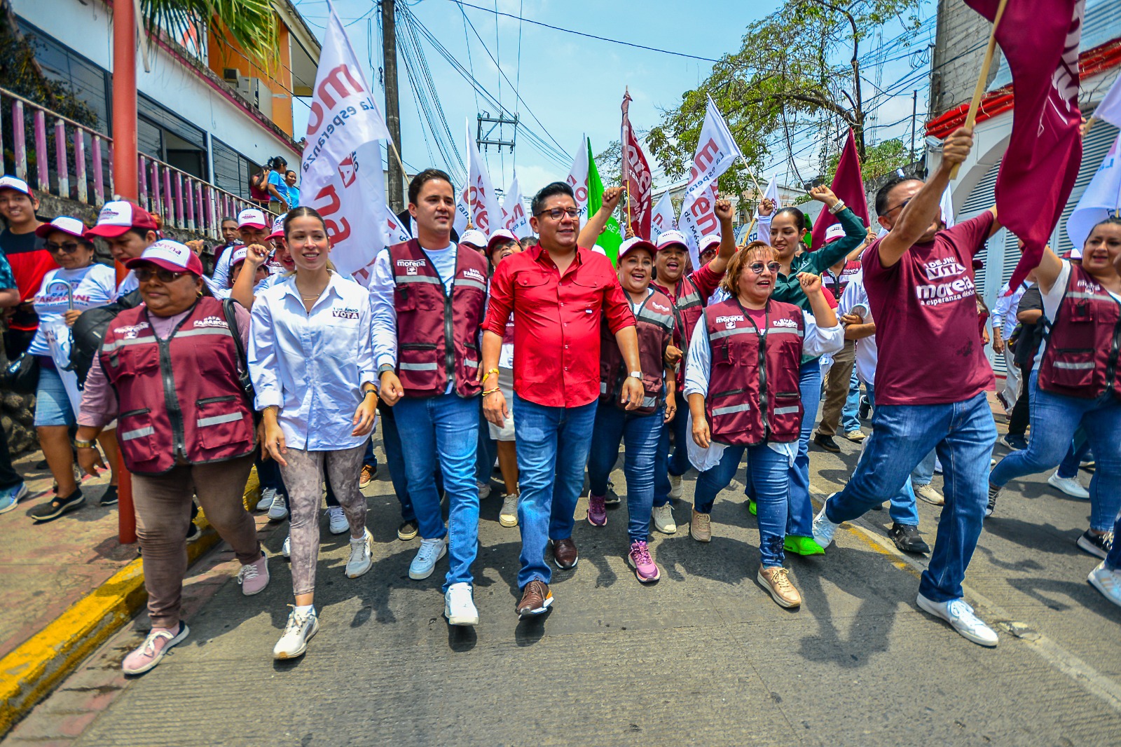 Realizan brigada Rafa Fararoni y Esteban Ramírez Zepeta en el centro de San Andrés Tuxtla WhatsApp Image 2025-05-23 at 8.42.57 PM (1)