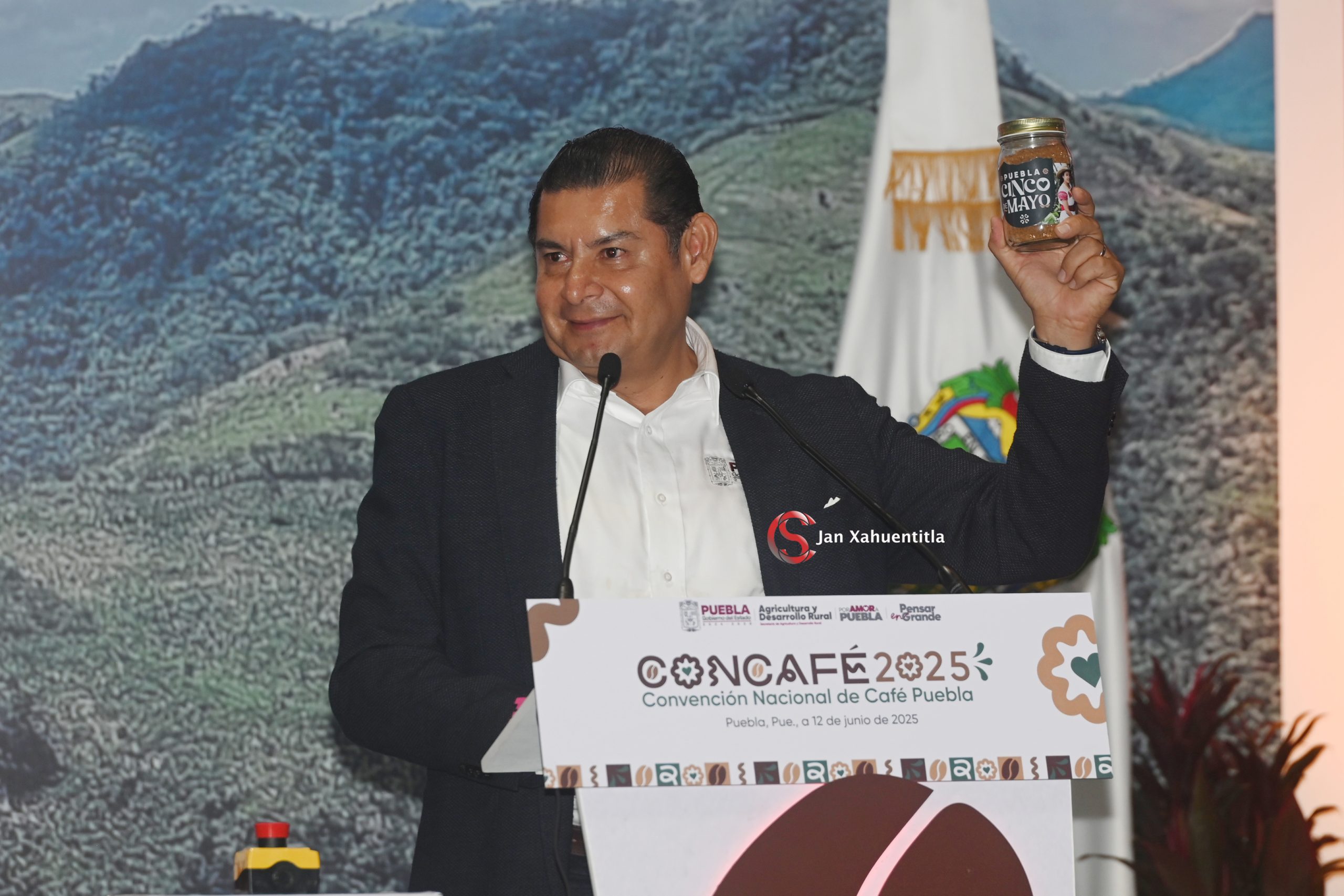 Busca Armenta enmendar 'Ley Censura' Armenta-Café