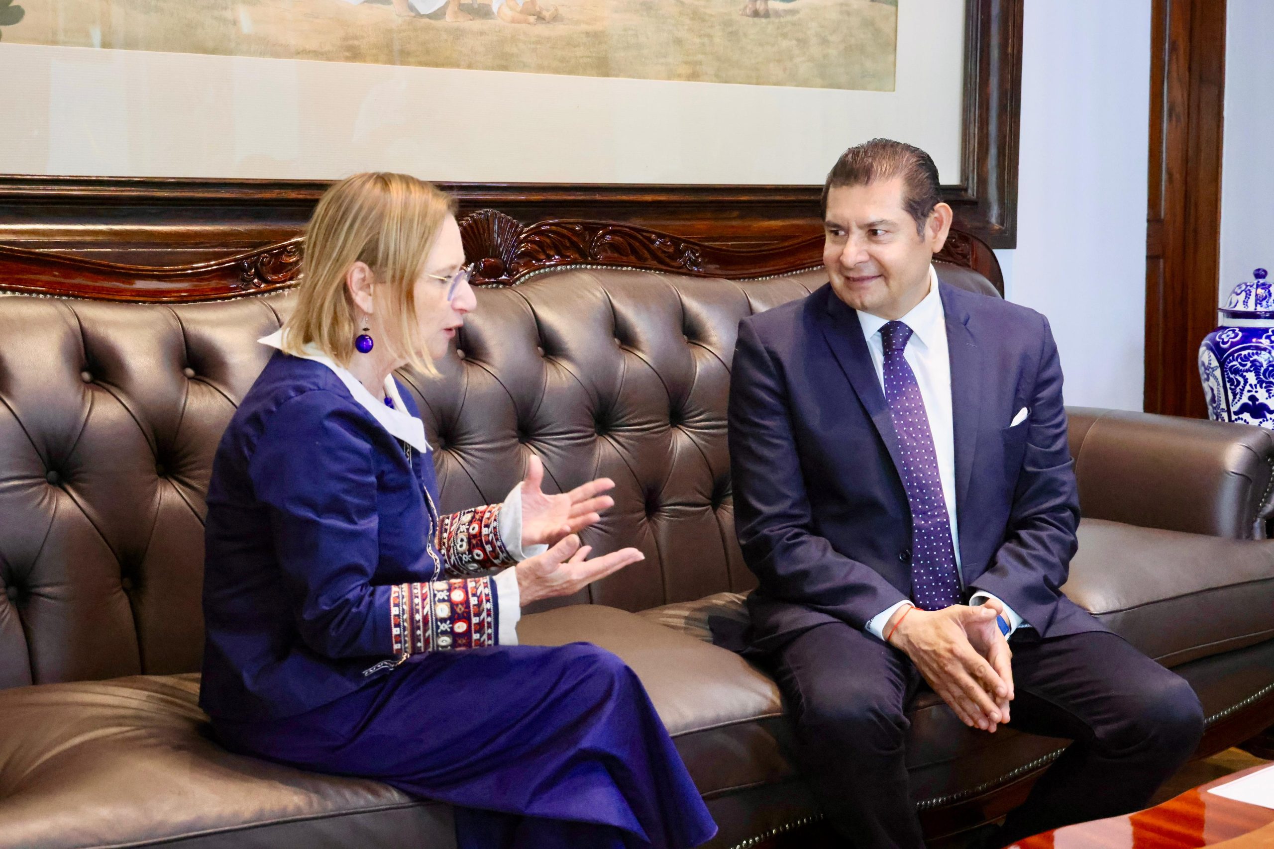 Puebla y Francia refuerzan cooperación bilateral con proyectos educativos, tecnológicos y culturales Delphine Borione y Alejandro Armenta