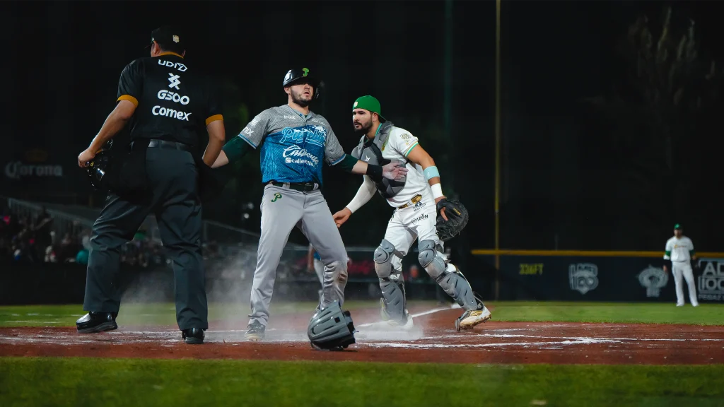 Pericos vs Bravos