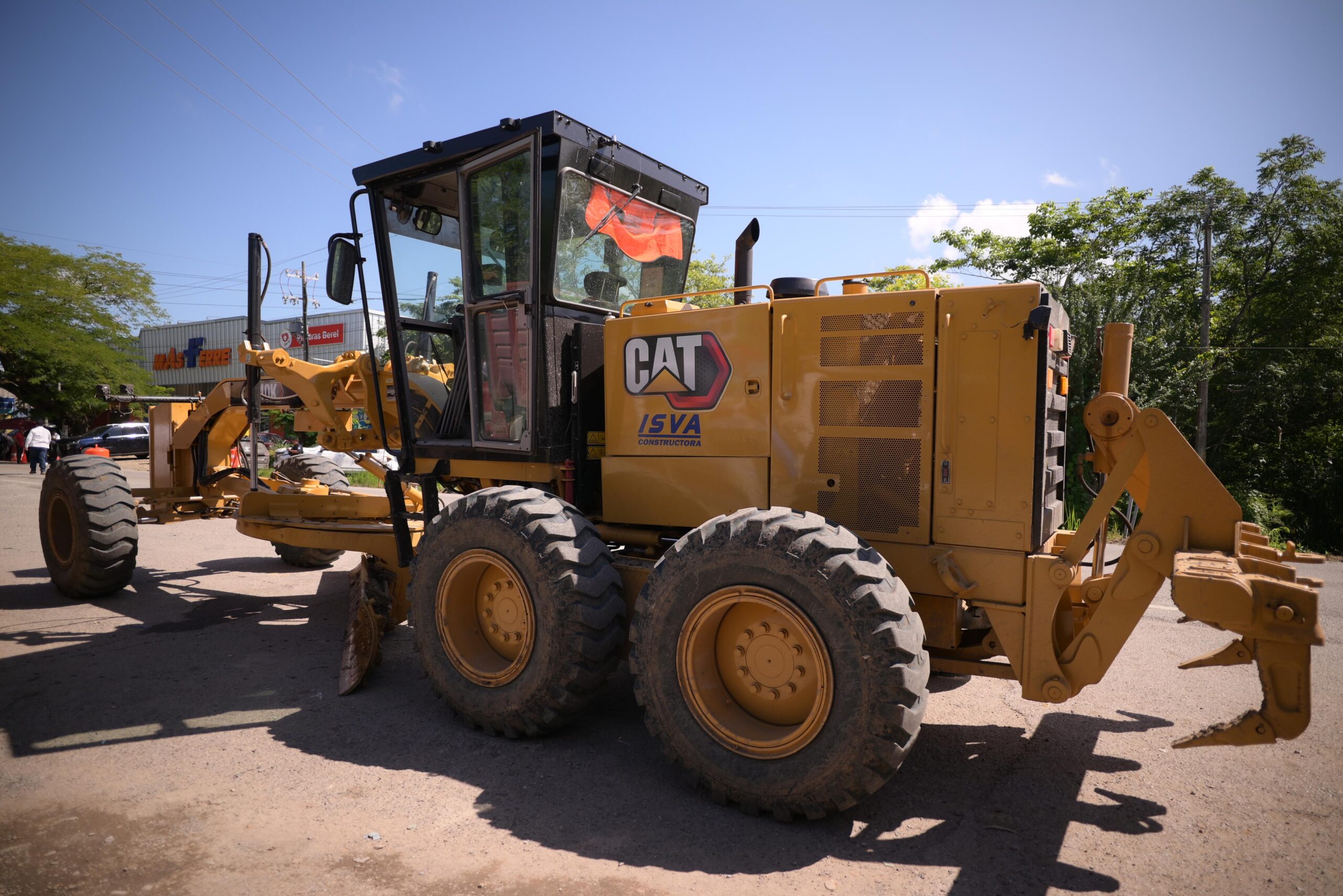 Vienen nuevos aires para Tantoyuca: Rocío Nahle al poner en rehabilitación más de 100 km de carreteras tractor