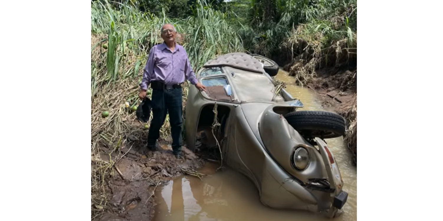 Apareció el vocho que el agua arrastró en Valle Real vocho