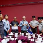 Convive Alberto Islas con integrantes del Pentathlón Militarizado