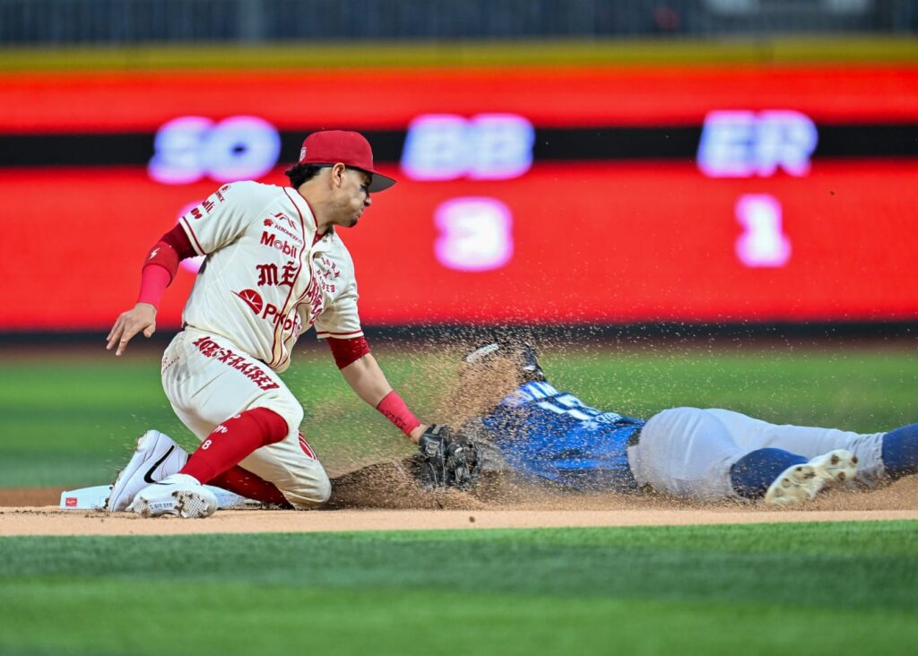 Pericos vs Diablos