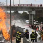Suman 17 fallecidos por explosión de pipa en Iztapalapa