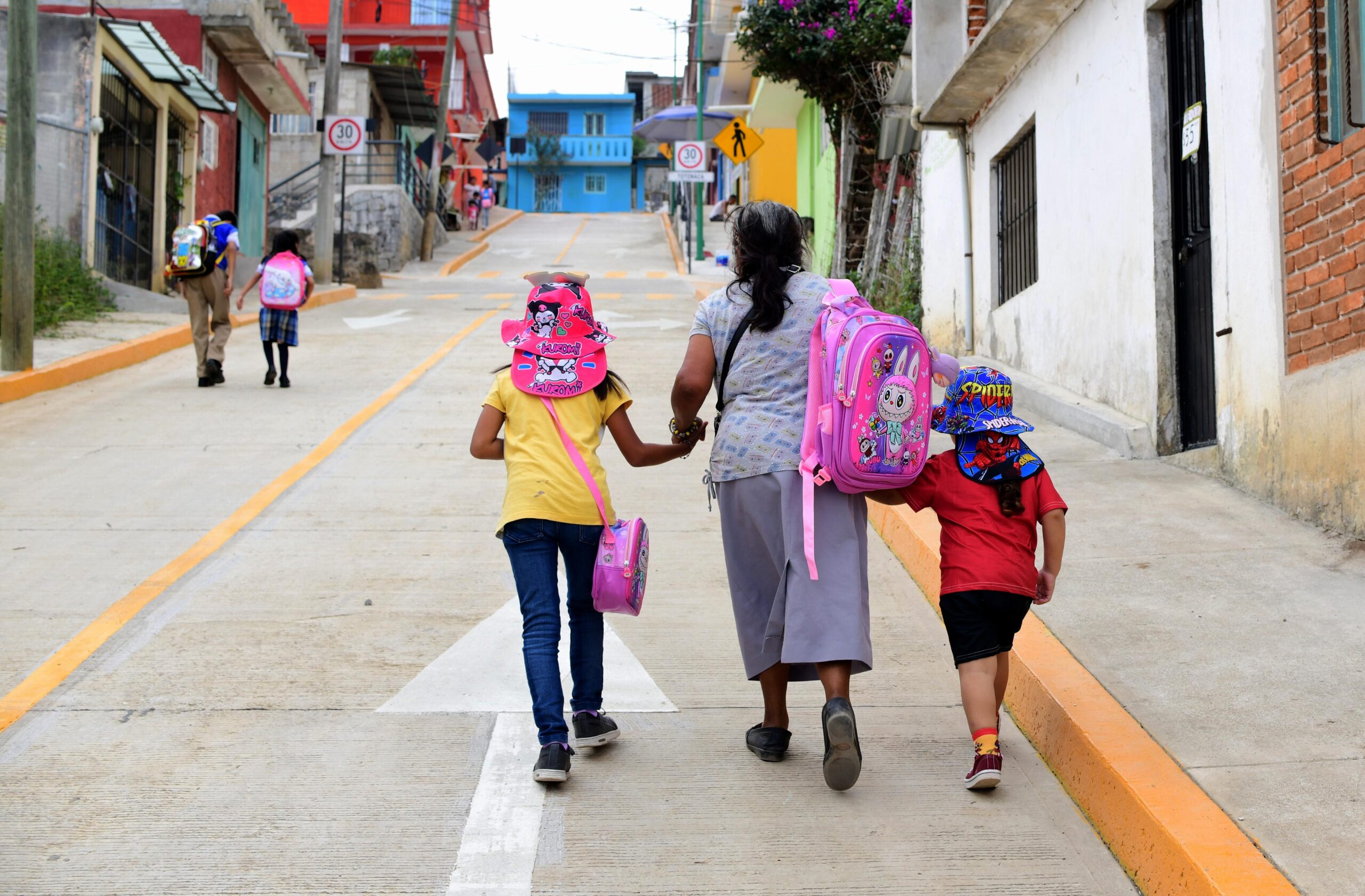 Obra histórica para Xalapa: Alberto Islas Pavimentación-madre-hijos