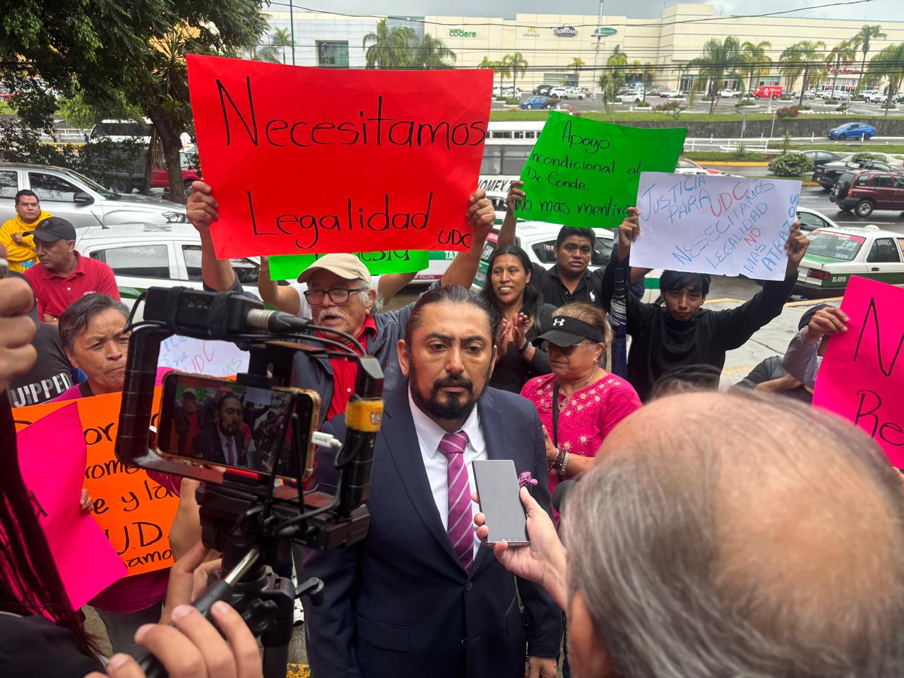 Universidad del Conde exige a la SEV entrega de títulos frenados desde hace dos años y medio WhatsApp Image 2025-09-11 at 3.18.00 PM