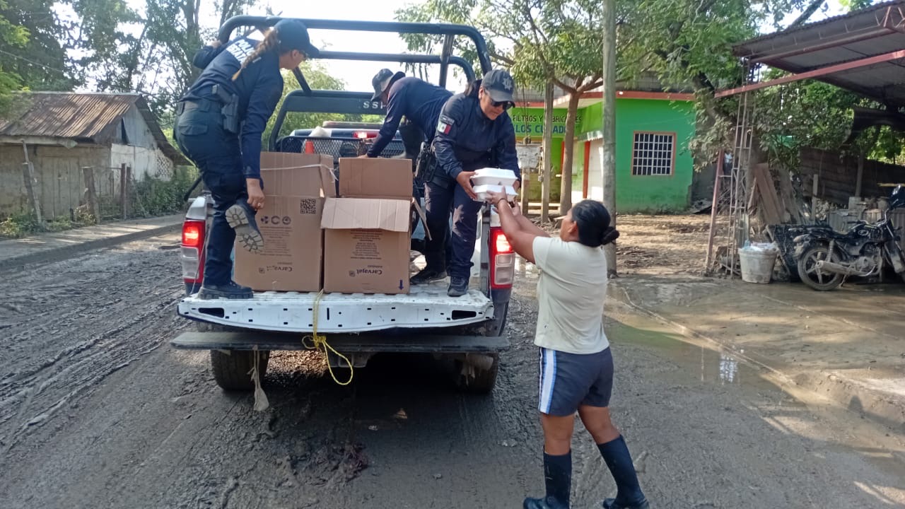 Plan Tajín: más de 24 mil comidas y 11 mil paquetes distribuidos a población damnificada 121915ee-feb2-481d-b78c-3e78db480a64