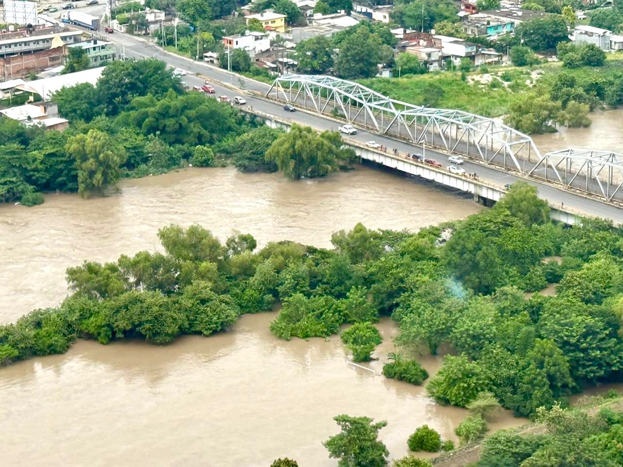 Estamos coordinados atendiendo a nuestra gente: Gobernadora supervisa afectaciones por lluvias WhatsApp Image 2025-10-09 at 4.27.34 PM