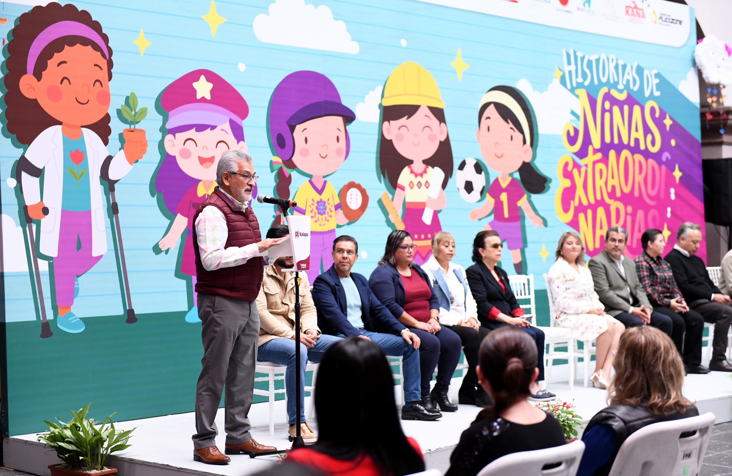 Reconoce Ayuntamiento a ganadoras del concurso “Historias de Niñas Extraordinarias” WhatsApp Image 2025-10-10 at 13.16.41