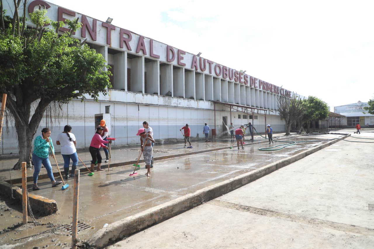 Con respaldo de la Presidenta, Veracruz está de pie y avanza en la limpieza y atención sanitaria: Rocío Nahle WhatsApp Image 2025-10-24 at 9.48.39 AM (1)