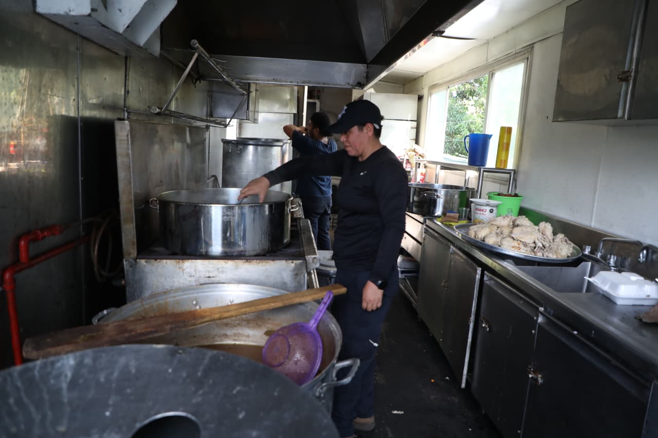 Plan Tajín: cerca de 36 mil comidas y 11 mil 528 paquetes alimentarios entregados preparación de alimentos