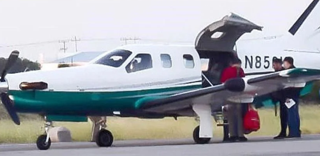 El austero de Noroña hace gira en avión privado avioneta noroña