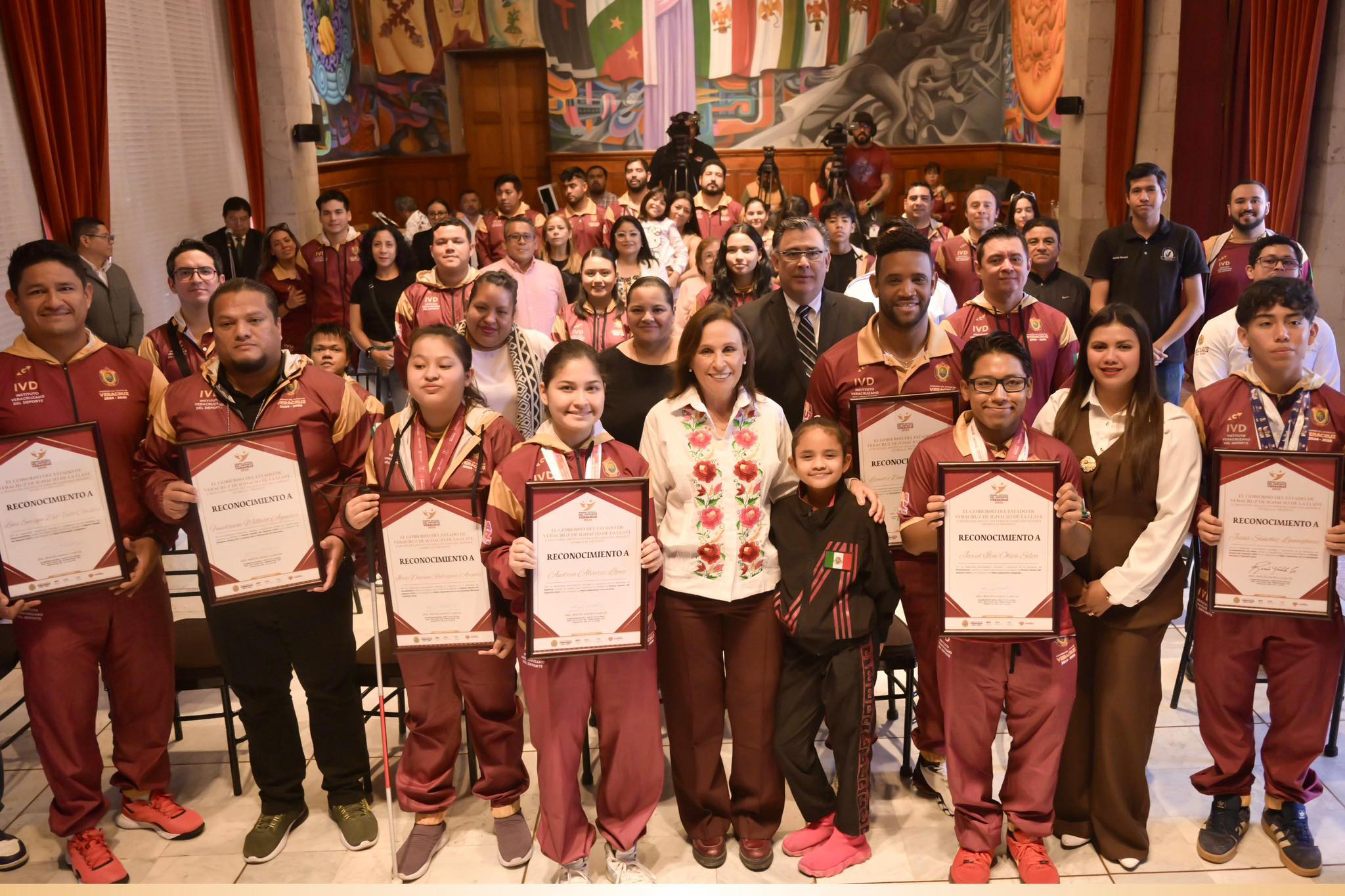 Premio Estatal del Deporte reconoce el esfuerzo y dedicación de atletas: Rocío Nahle 586542856_1416170959871241_5304644711996279965_n