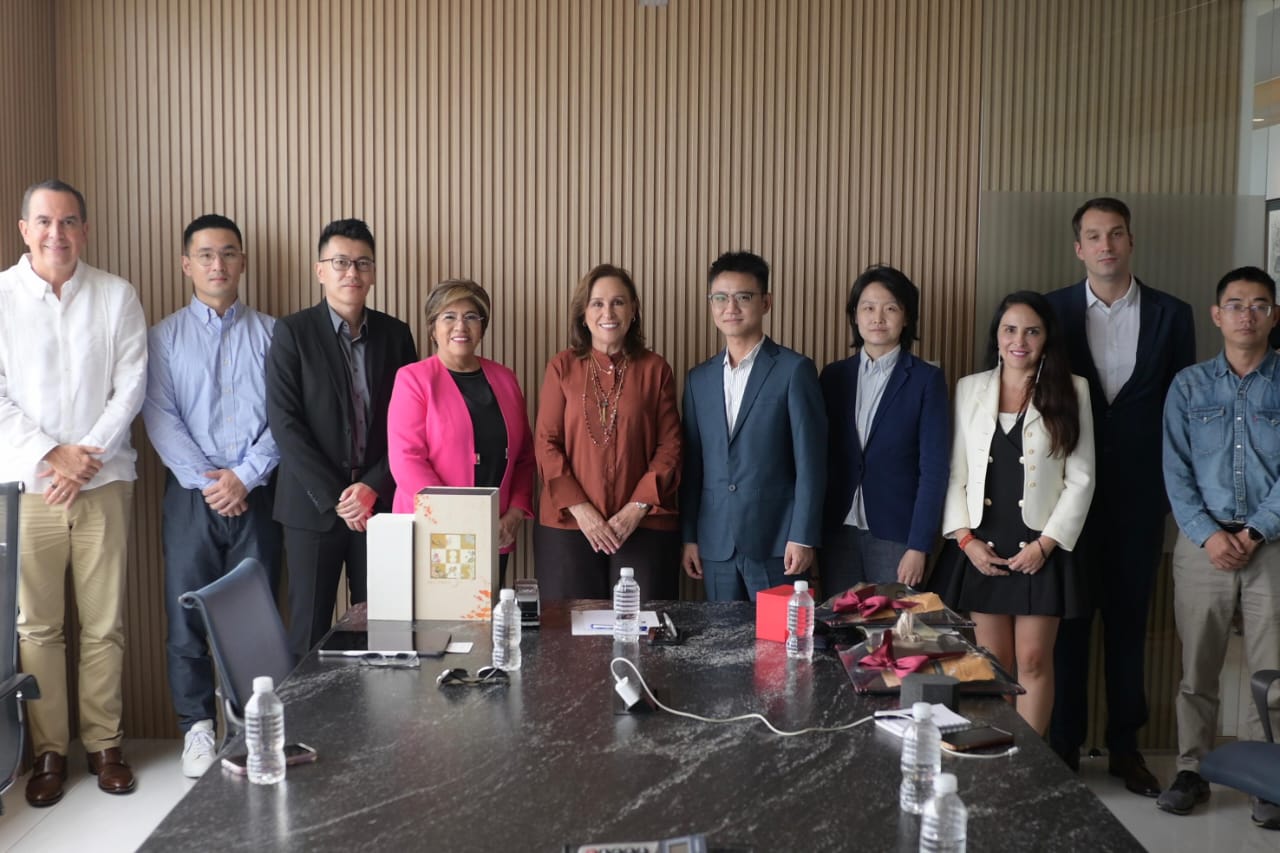 Rocío Nahle se reúne con empresarios asiáticos WhatsApp Image 2025-11-12 at 18.09.53