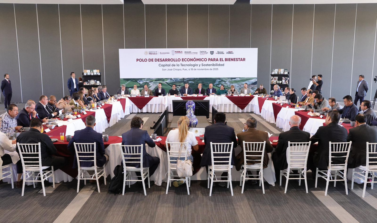 Puebla, primer estado, que completa tarea de cubrir polígono de desarrollo: Secretaría de Economía WhatsApp Image 2025-11-18 at 17.46.34