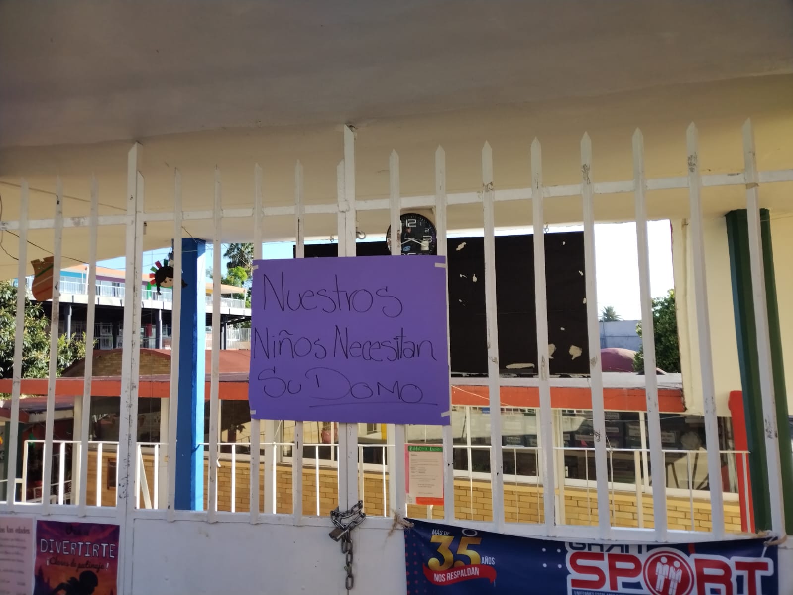 Padres del Jardín de Niños “Esperanza Osorio” realizan paro ante ocho años sin respuesta para construcción de domo WhatsApp Image 2025-11-24 at 8.46.02 AM