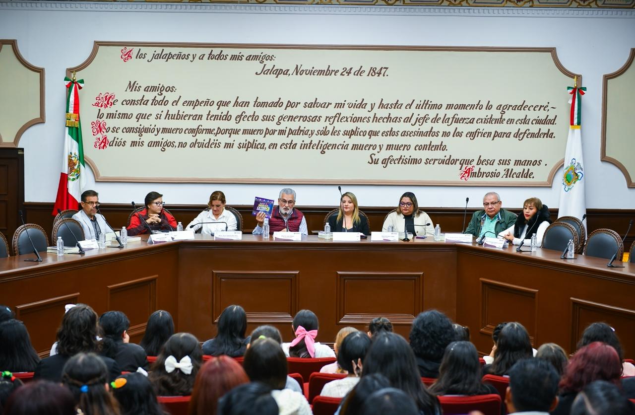 Reconoce Alberto Islas talento de "Niñas Extraordinarias" WhatsApp Image 2025-11-27 at 19.54.15