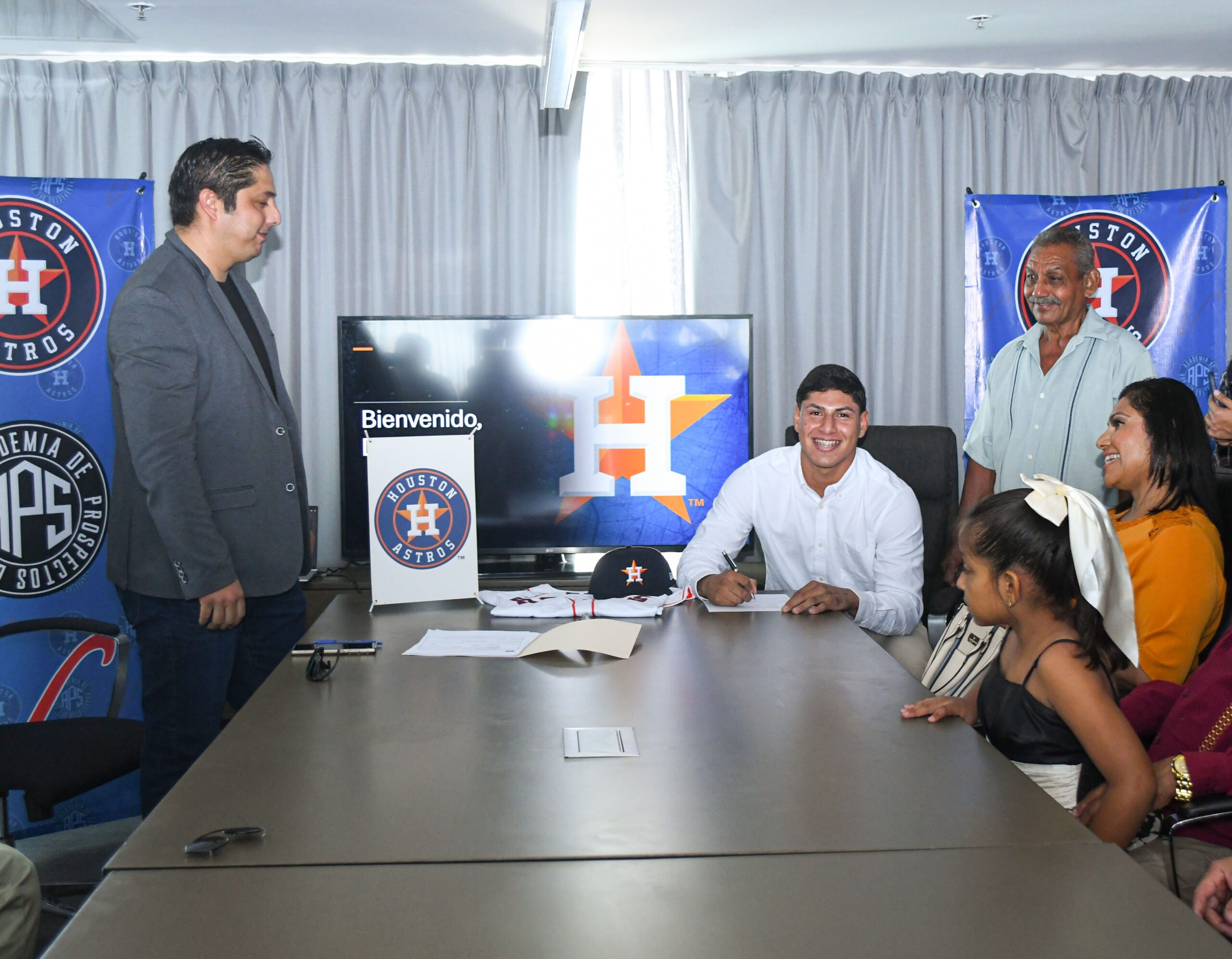 Houston firma a prospecto veracruzano FIRMA 13_DIC_2025-6693