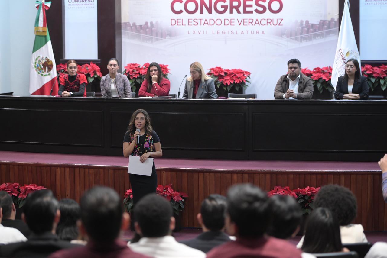 En el Congreso, inicia el XX Parlamento de la Juventud Veracruzana WhatsApp Image 2025-12-04 at 13.46.20