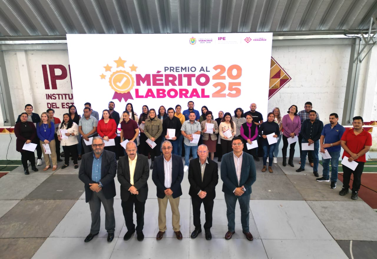 Reconoce IPE a su personal por desempeño, compromiso y vocación de servicio WhatsApp Image 2025-12-10 at 10.10.05 PM