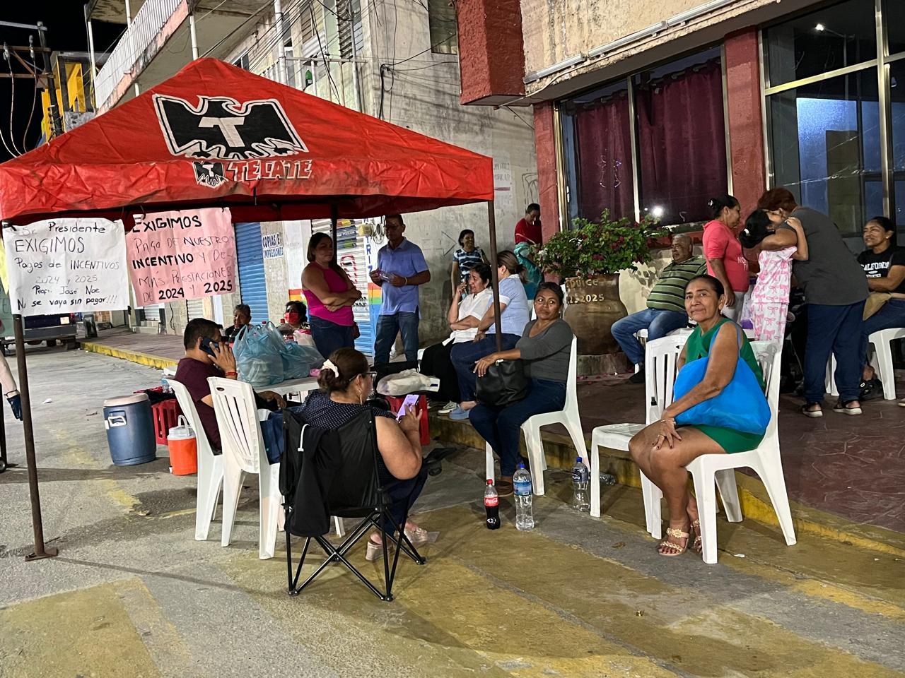 Autoritarismo en Agua Dulce: alcalde amedrenta a trabajadores del S.E.M.I. y condiciona el pago de prestaciones WhatsApp Image 2025-12-30 at 4.06.43 PM (1)