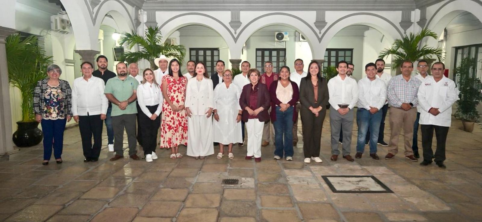 Presentan a directores del Gobierno Municipal de Veracruz 2026–2029 WhatsApp Image 2026-01-01 at 18.15.09