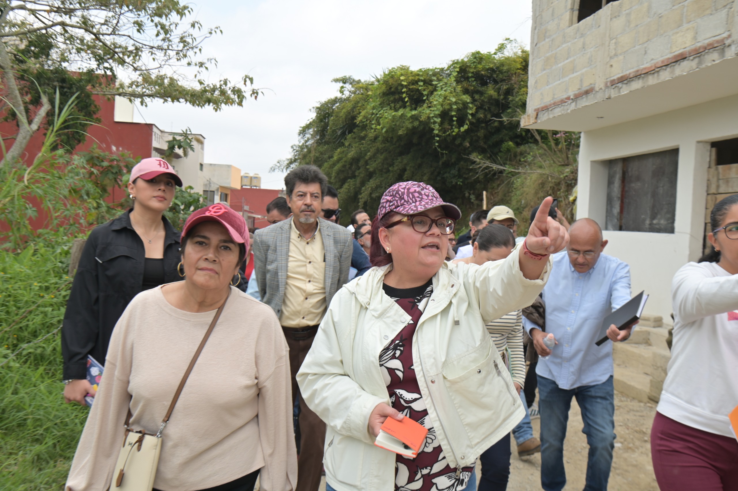 De manera directa, la Alcaldesa de Xalapa dio seguimiento a peticiones de vecinos en la colonia Emiliano Zapata WhatsApp Image 2026-01-17 at 17.52.13(1)