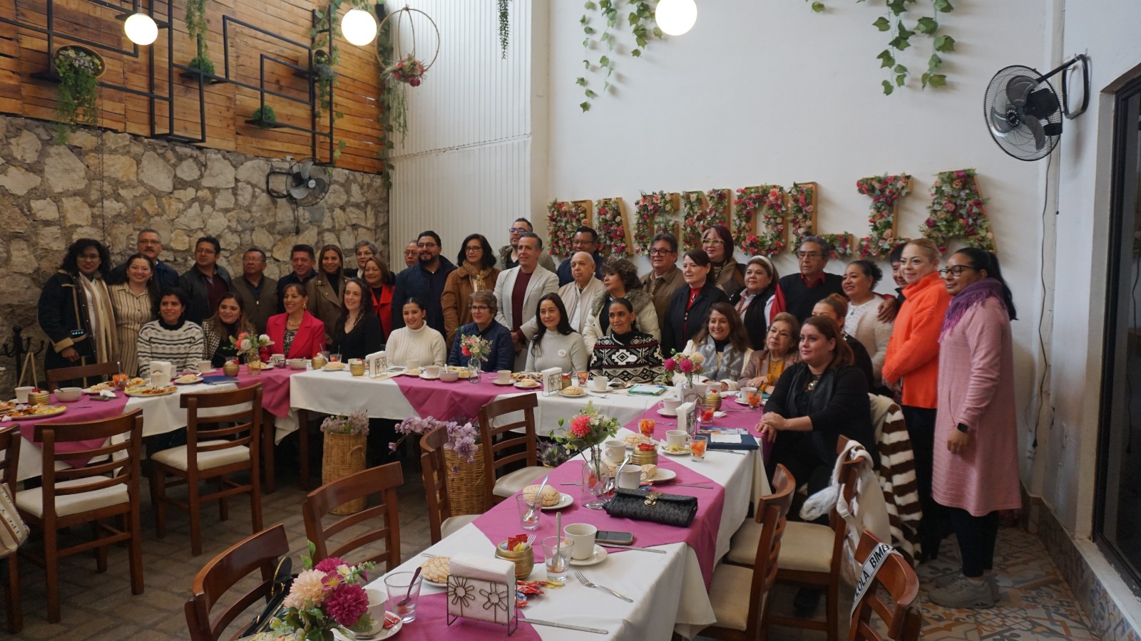 Alcalde de Córdoba se reúne con autoridades educativas locales:objetivo, trabajar en conjunto WhatsApp Image 2026-01-19 at 16.46.37