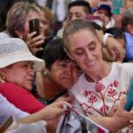 Tenemos una Presidenta de lujo, reitera Rocío Nahle al entregar tarjetas del Bienestar