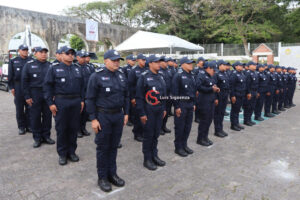policías