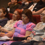 Diputada Victoria Gutiérrez genera rechiflas en conferencia de Sabina Berman en Xalapa