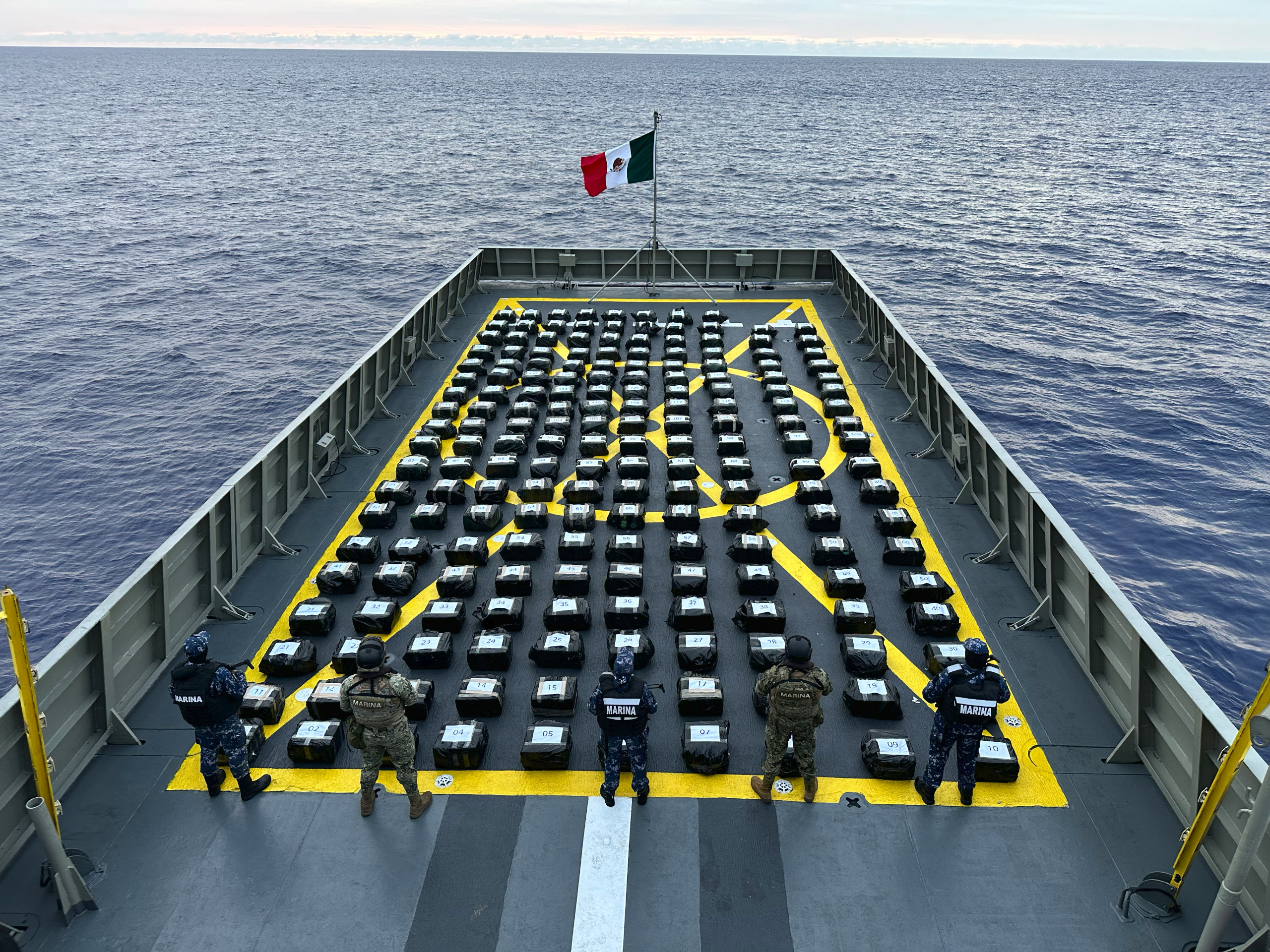 Armada de México y la Guardia Costera de EU aseguran aproximadamente 188 bultos con toneladas de presunta cocaína Marina-operativo