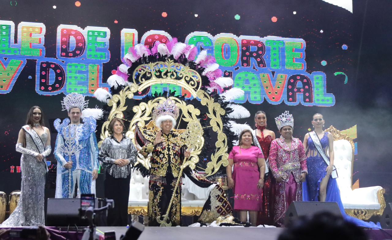 Turistas nacionales y extranjeros disfrutan un Carnaval seguro y ordenado carnaval-coronación